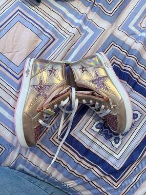 Girls size 3 Skechers Girls Street Shoutouts 2.0 Trendy Star Rose Gold High Top